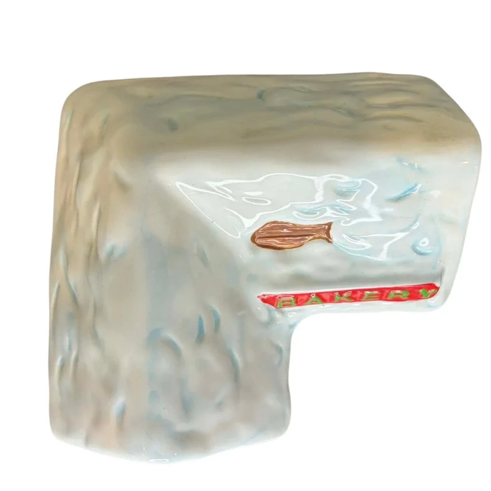 M&Ms Galerie 2003 Christmas Bakery Log Cabin Ceramic Cookie Jar Red Yellow Candy